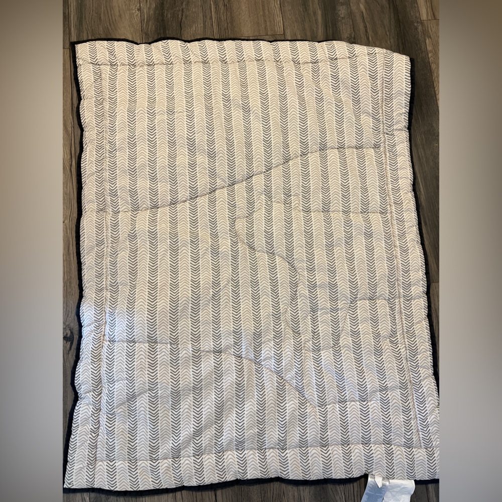 Lambs & Ivy Woodland Animals Baby Quilt - Gray and Brown - Picture 3 of 3